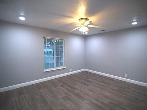 4th image of 1040 W Marilyn Way