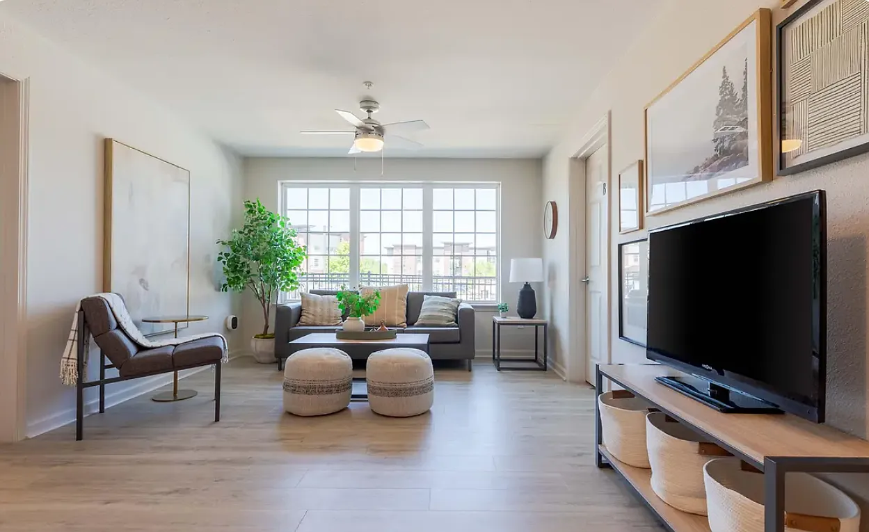 3 bed, $889 — Photo 2