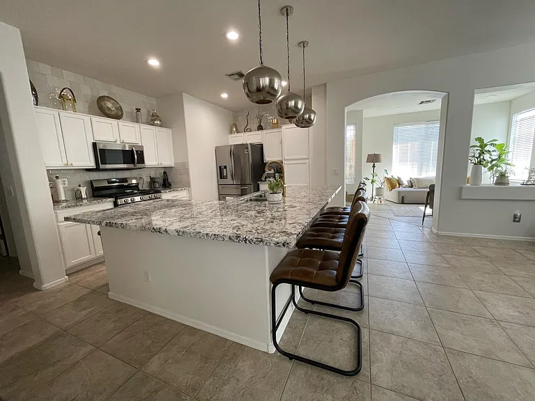 1733 W Nighthawk Way — Photo 9
