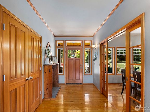 5th image of 19011 32nd Avenue NW