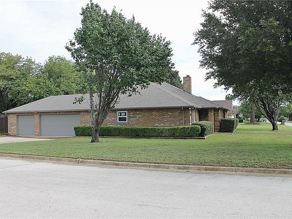 4th image of 2146 Westwood Ter