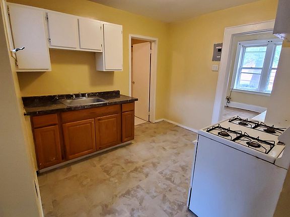 2nd image of 91 Laventhal Ave APT 1