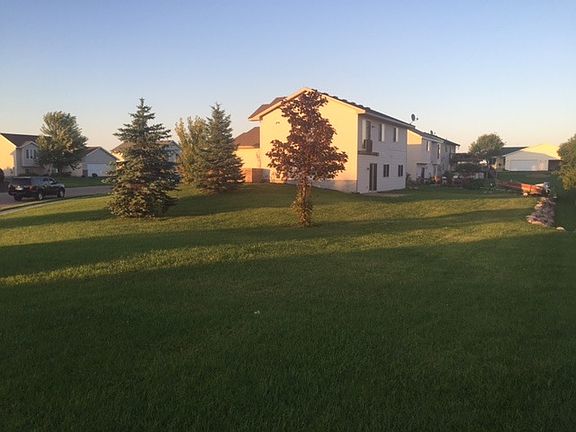 3rd image of 808 Buffalo Hills St