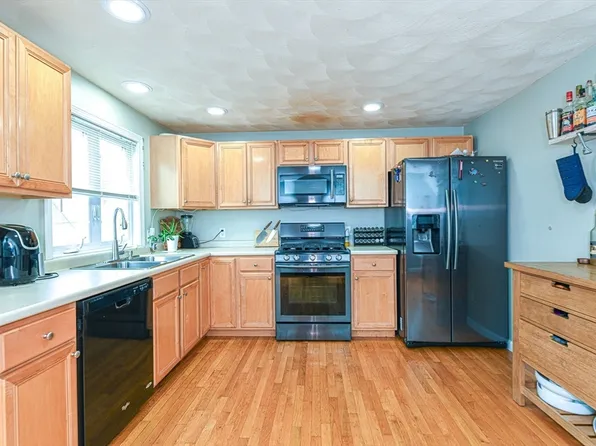 86 W 6th St #88, Lowell, MA 01850