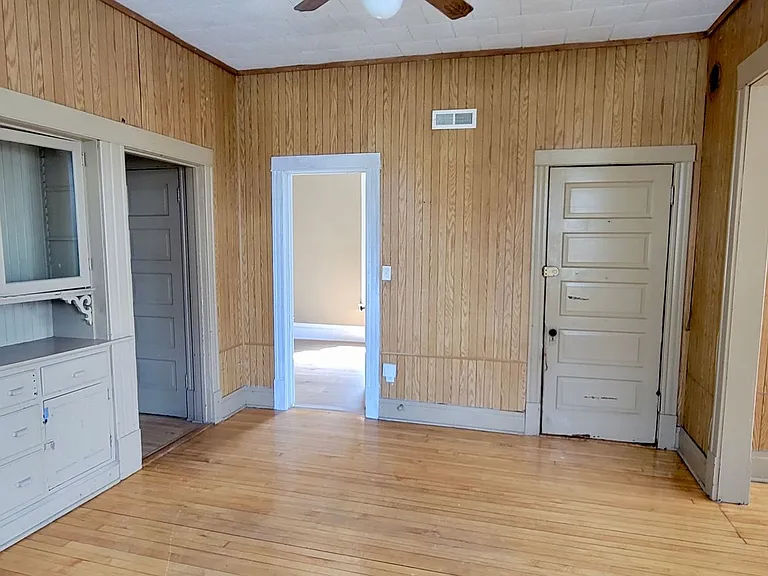 2155 N Kilbourn Ave — Photo 10
