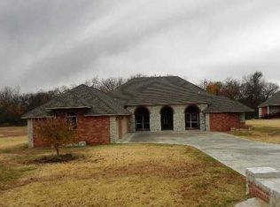 213 S Riverside Dr, Moore, OK 73160