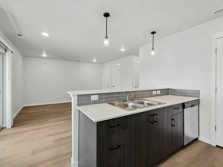Kitchen & Living