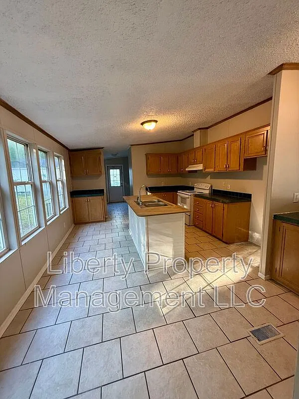 3 bed, 2.0 bath, 1512 sqft, $1,350 — Photo 4