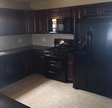 No shortage of counterspace here!