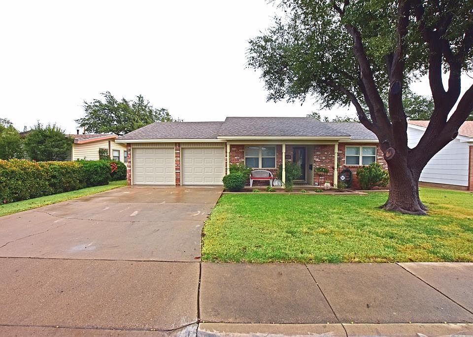 1st image of 2820 Sandalwood Ln