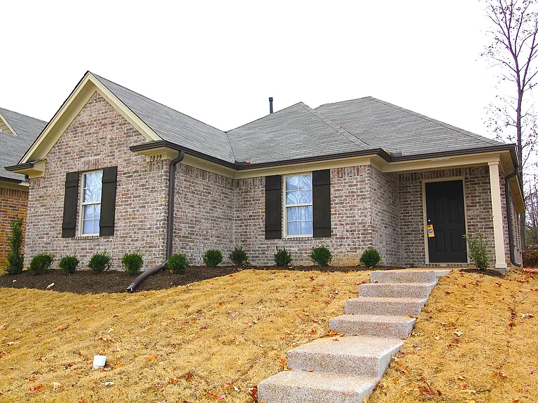 1039 Crayton Ridge Dr — Photo 1