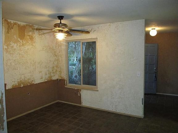 3rd image of 9141 Hereford Ct