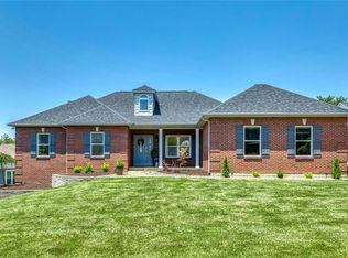 1060 Whitmoor Dr, Weldon Spring, MO 63304