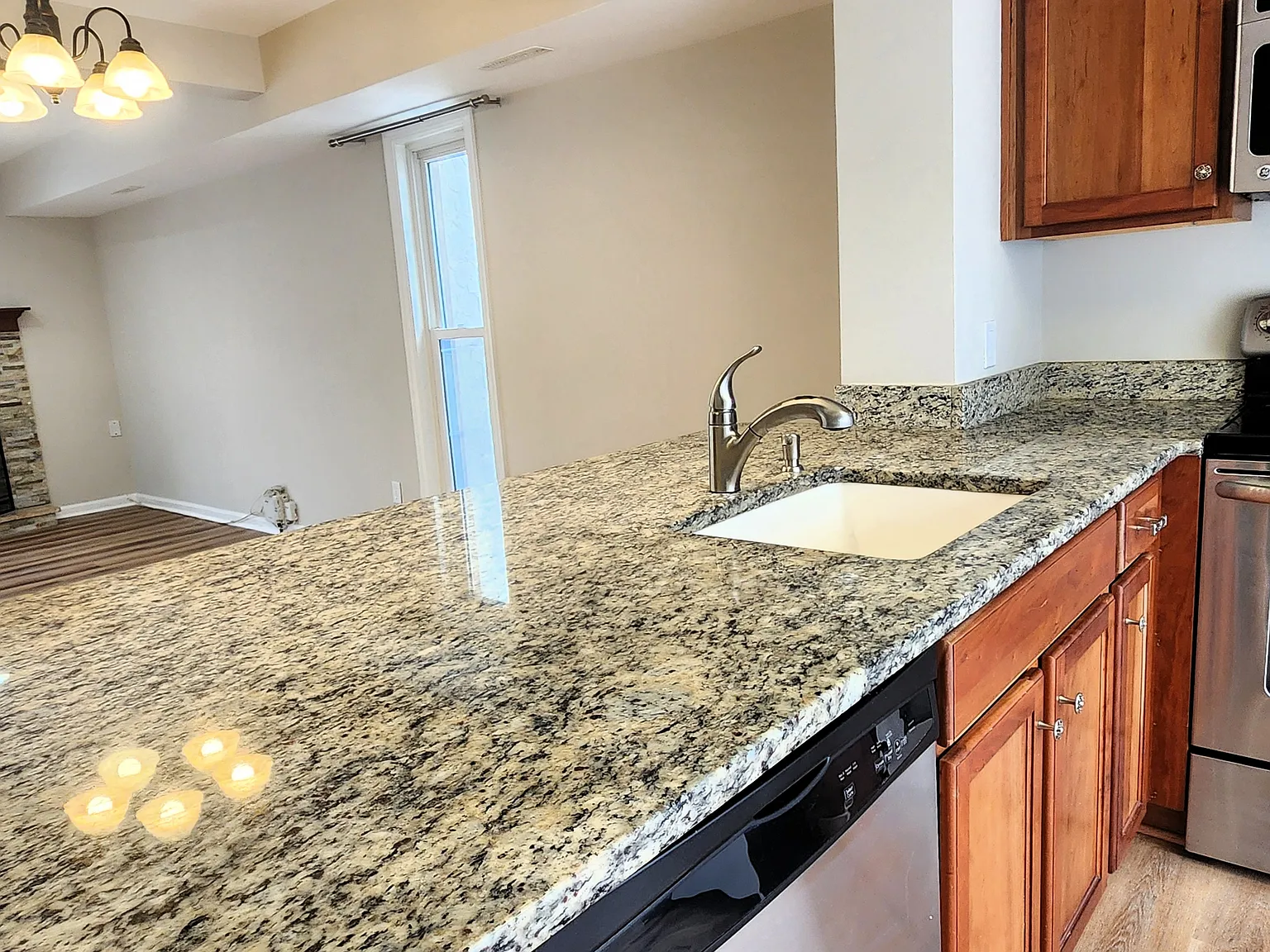 Stylish 3BR Condo for Rent — Photo 4