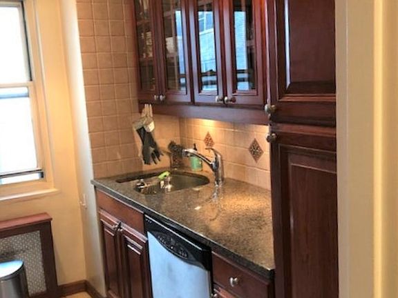 5th image of 100 W 57th St APT 10R