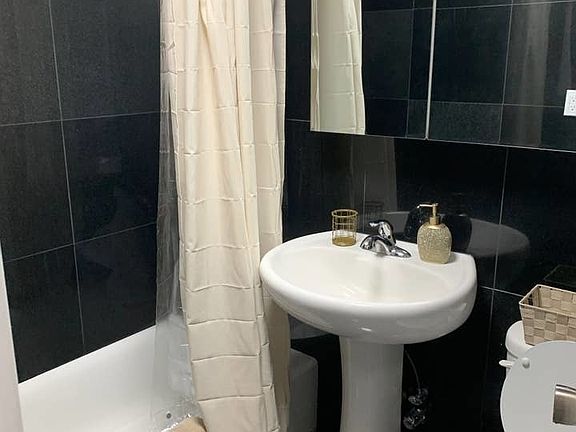 3rd image of 532 E 6th St #2