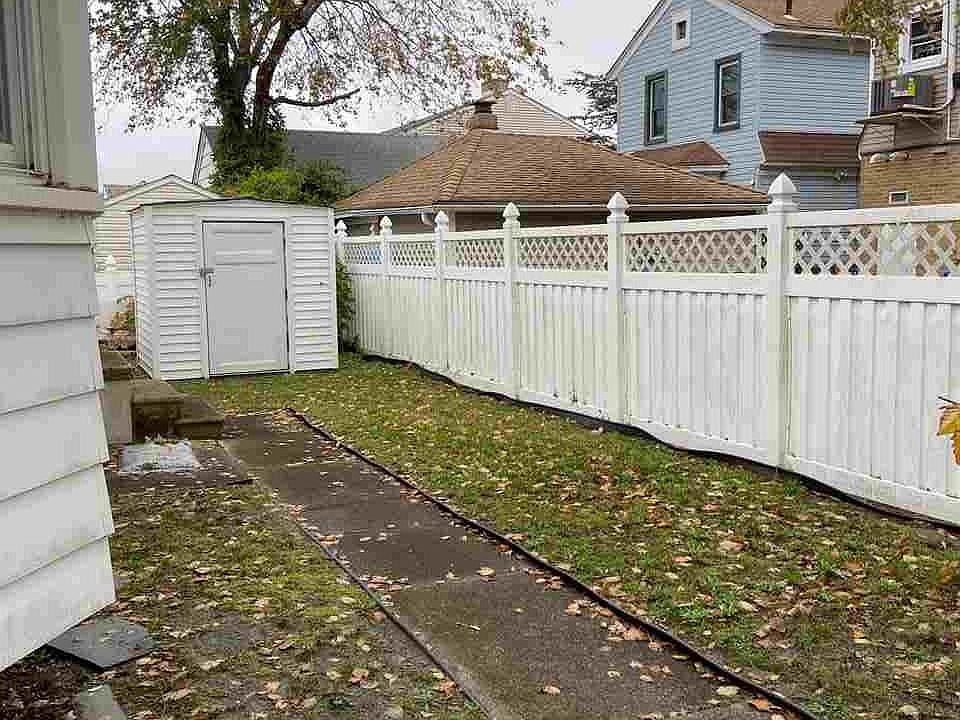 2nd image of 407 N Dudley Ave