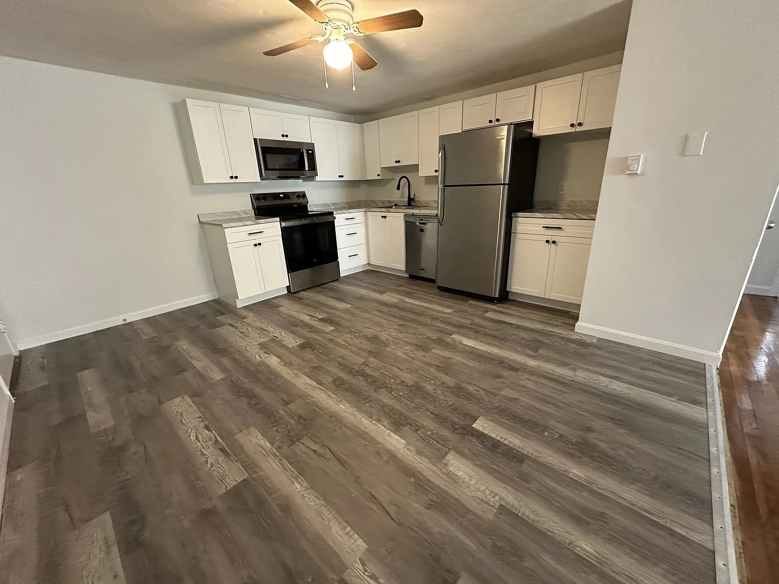 2 bed, 1000 sqft, $2,100 — Photo 2