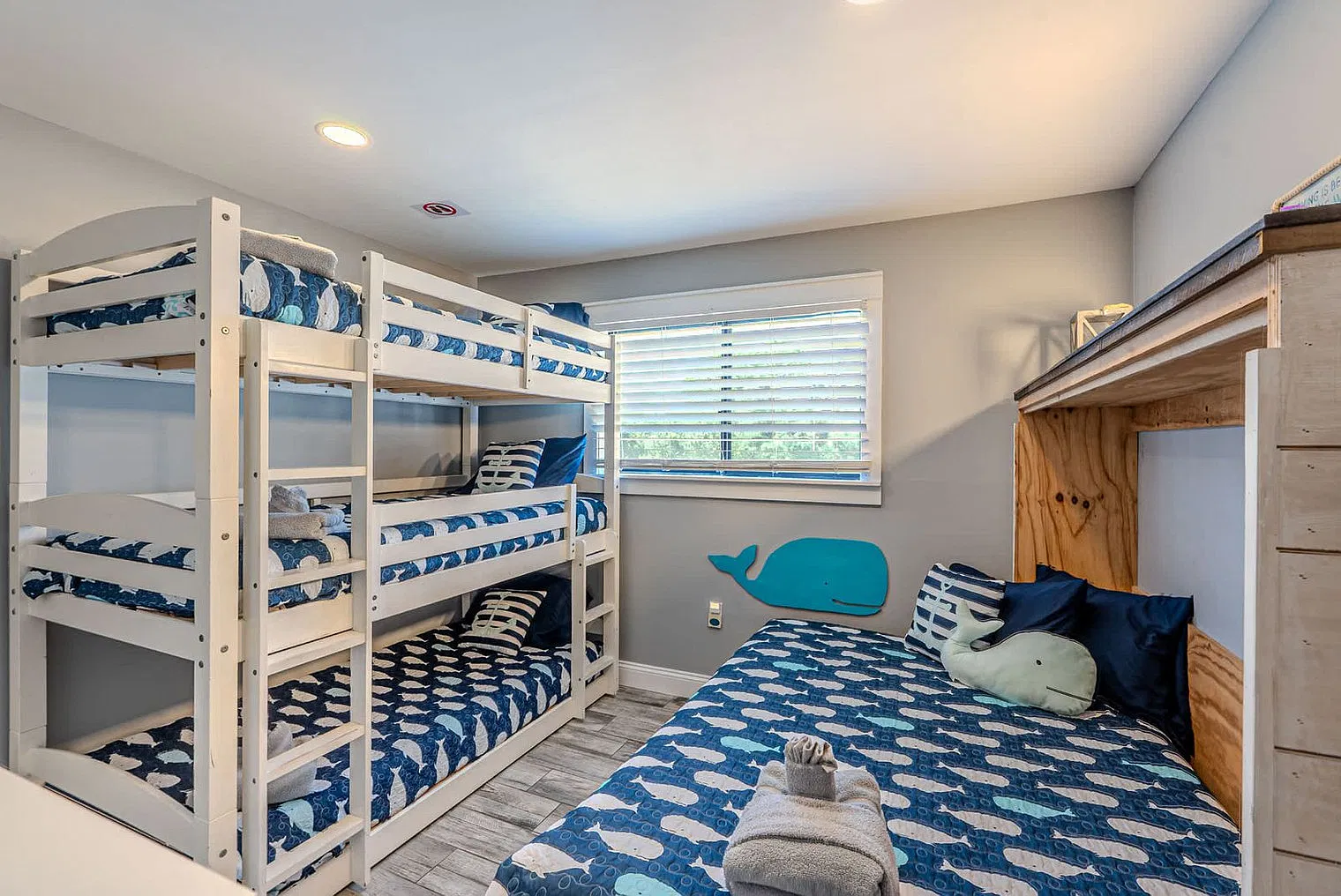 2 bed, 2.0 bath, 828 sqft, $2,972 — Photo 2