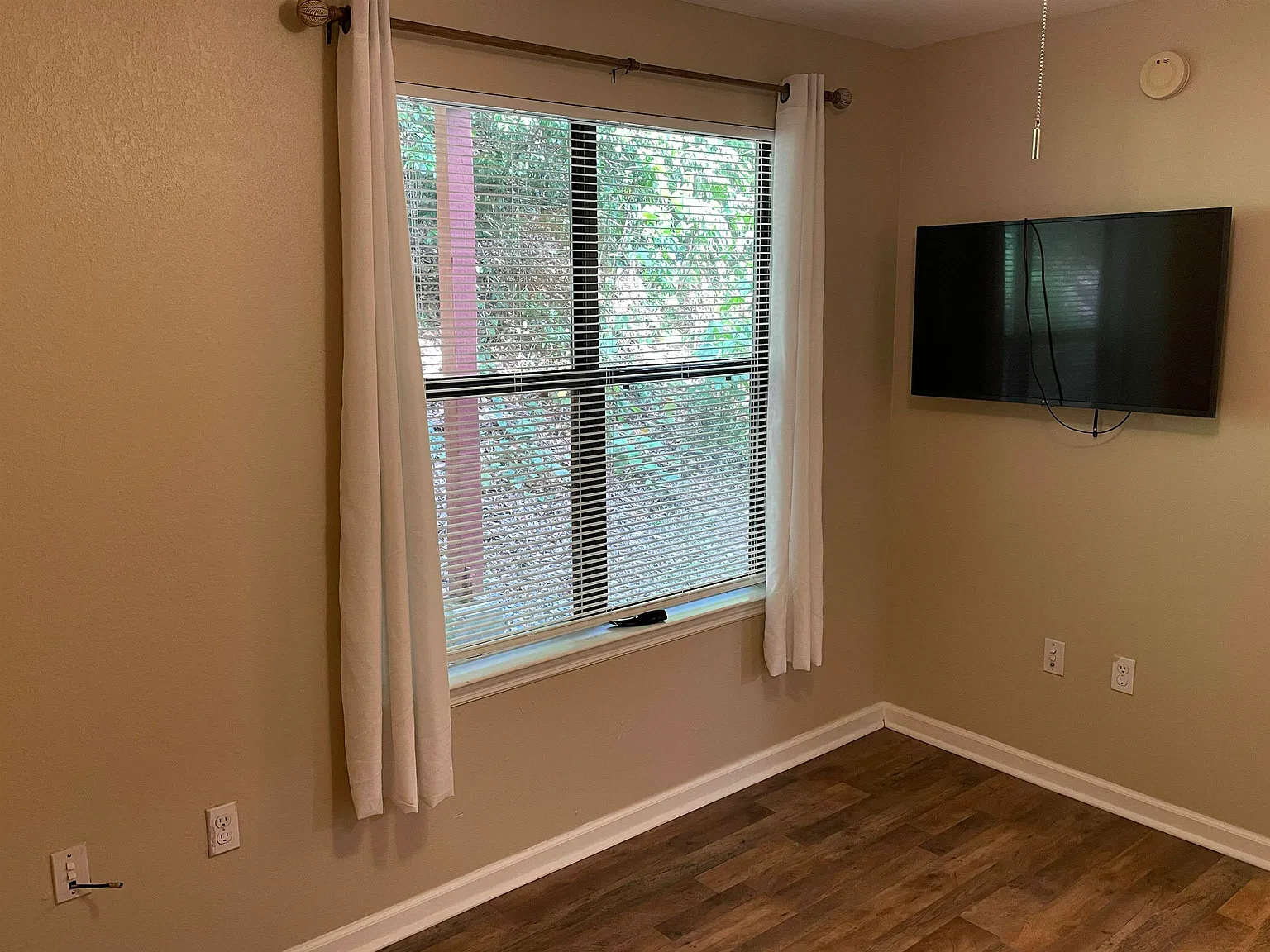 2 bed, 984 sqft, $1,400 — Photo 4