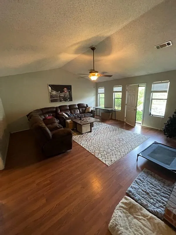 Building Photo - 3 Willow Oak Cv