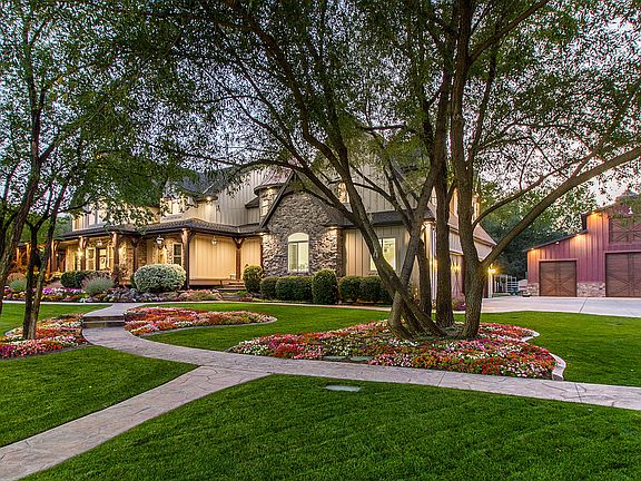 4th image of 606 E Sunny Flowers Ln