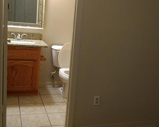 3rd image of 1411 E Los Olivos Dr
