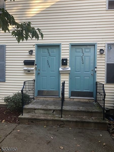 1st image of 584 THOMAS BLVD