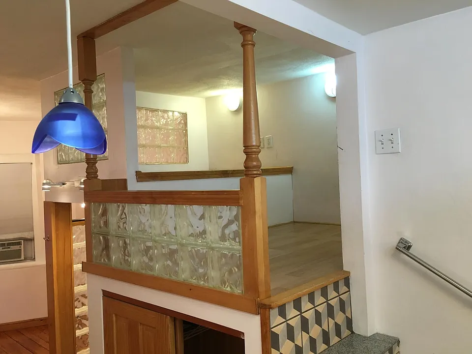 702 Massachusetts Ave #1