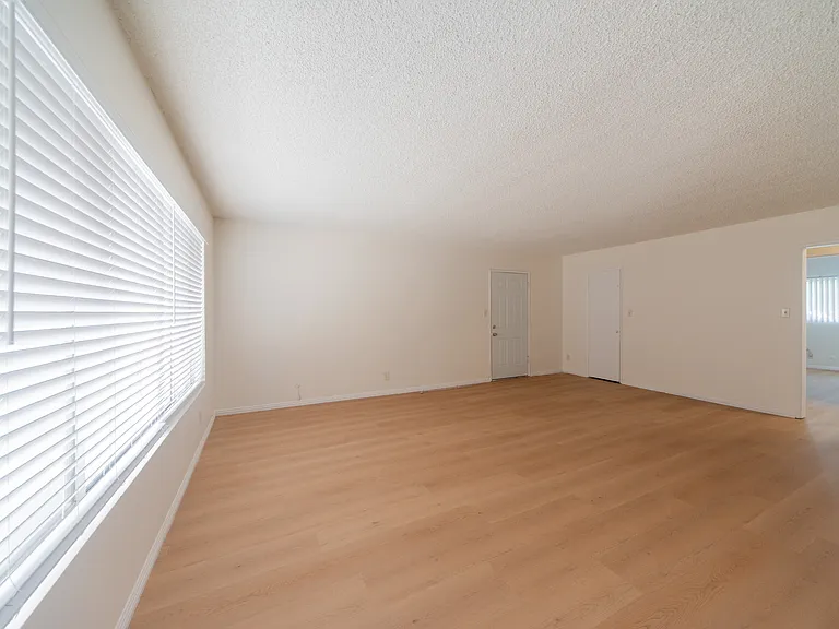 429 N Chapel Ave — Photo 9