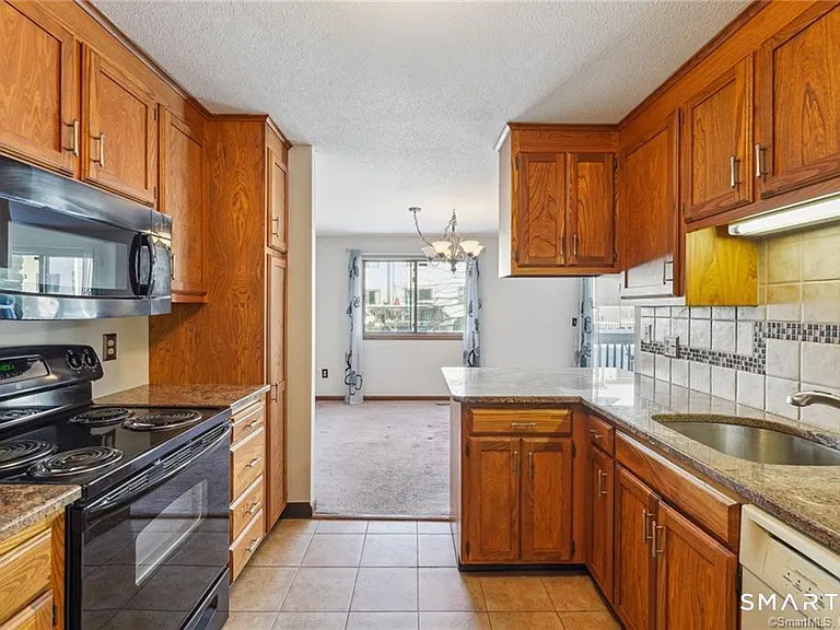 17 Oak Forest Dr #2 — Photo 3