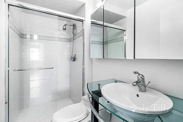 Sold by DE TILLY REAL ESTATE | media 13