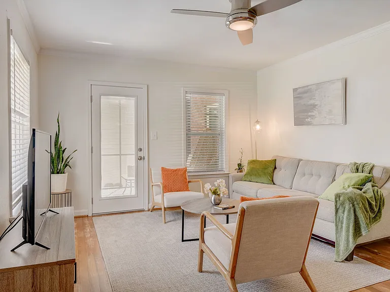 711 Campbell Cir — Photo 4