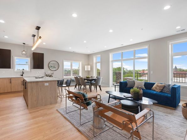 5689 N Lincoln Ave #4N