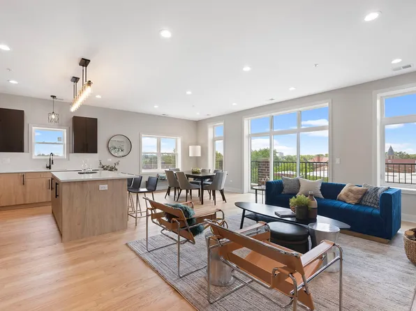 5689 N Lincoln Ave #4N, Chicago, IL 60659