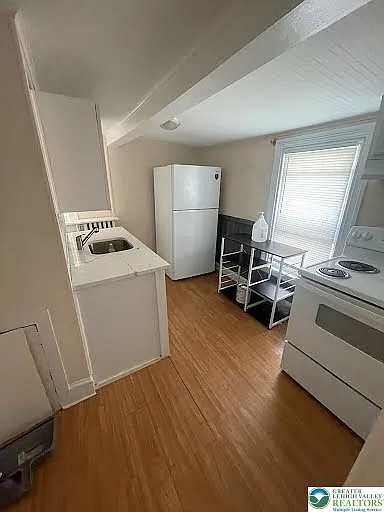 2 bed, 1.0 bath, 1200 sqft, $1,850 — Photo 4