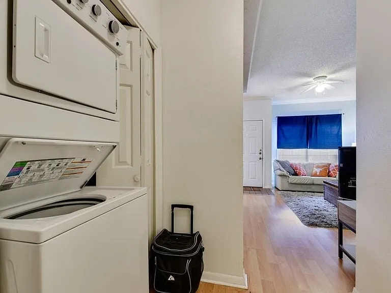 915 W 23rd St #101 — Photo 9