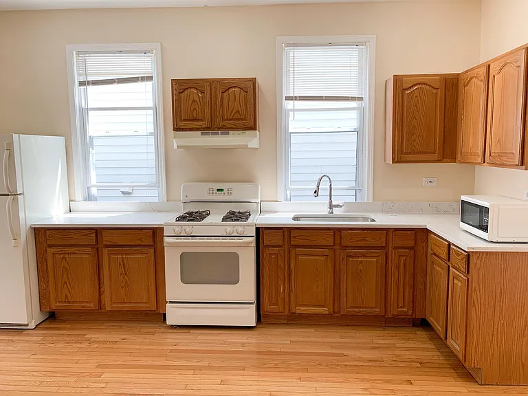3111 N Southport Ave #2 — Photo 5