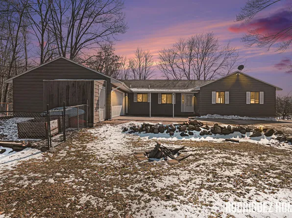10752 Thornapple Dr, Stanwood, MI 49346