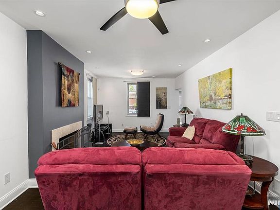 5th image of 65 Lincoln Ave