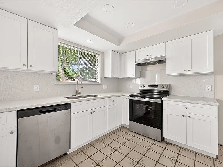 9903 Kent Towne Ln — Photo 15