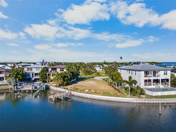 1918 Arrowhead Dr NE Lot 1, Saint Petersburg, FL 33703