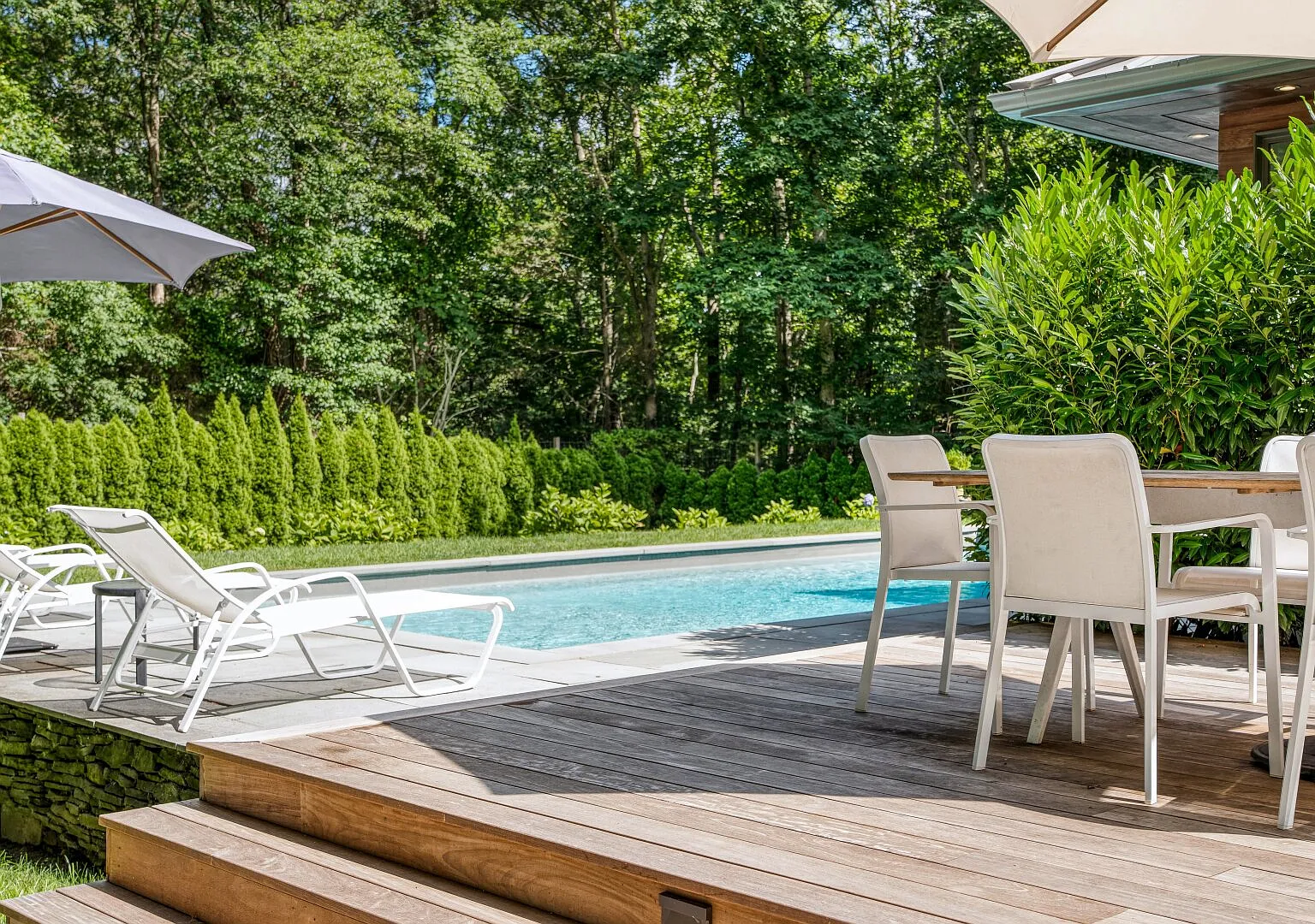 Spacious Floor Plan, Minutes from Beaches & East Hampton Village — Photo 3