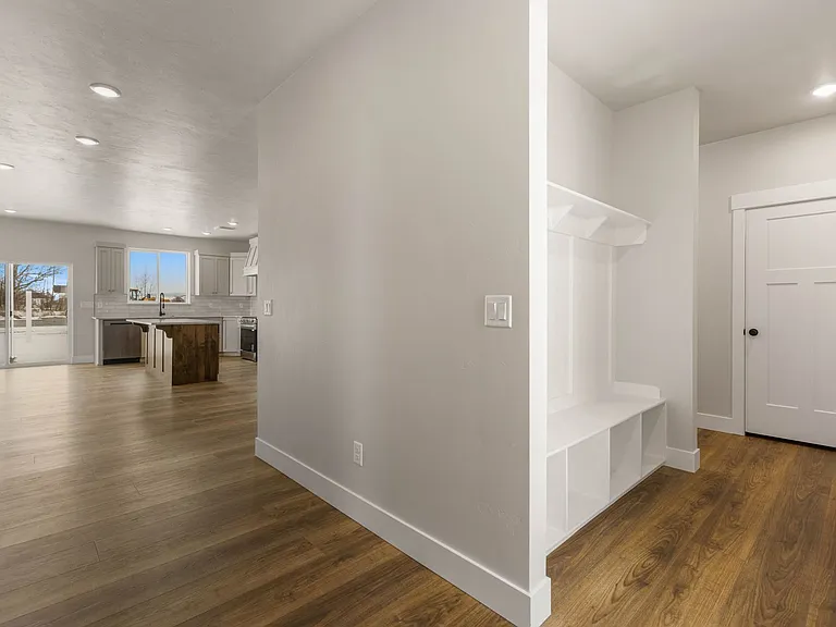 563 S Cutler Ave — Photo 17
