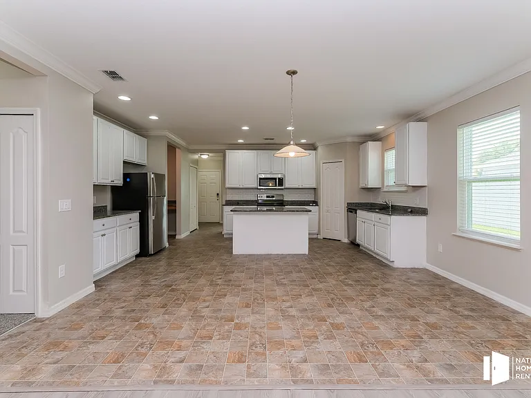 6249 Hancock Ave — Photo 4