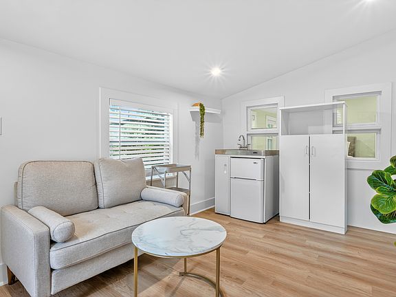 3rd image of 1125 E Anderson St #2