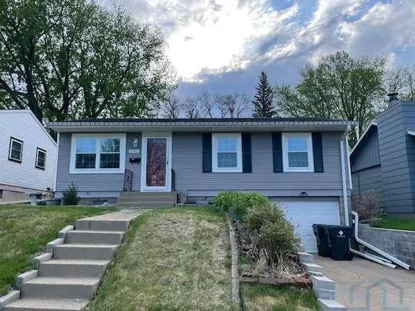 2732 S Cedar St, Sioux City, IA 51106