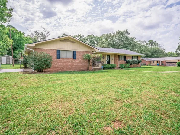 704 N Holly St, Overton, TX 75684