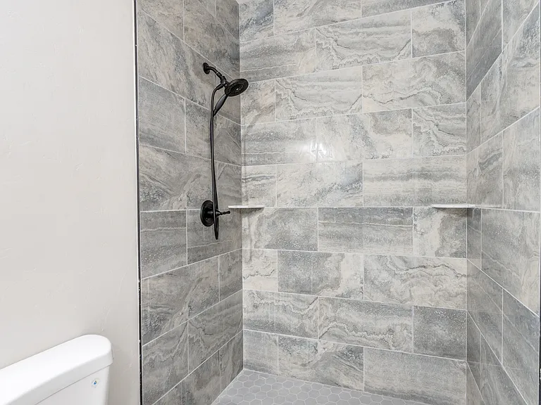 175 W Adams St #1 — Photo 13