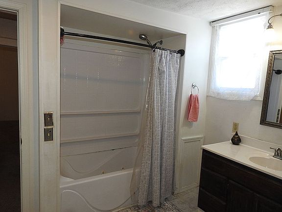 5th image of 423 W Simonton St